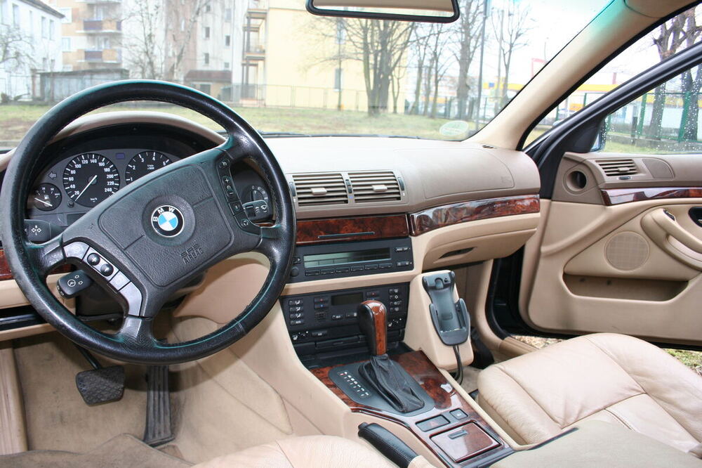 Bmw_528_interior_96.jpg
